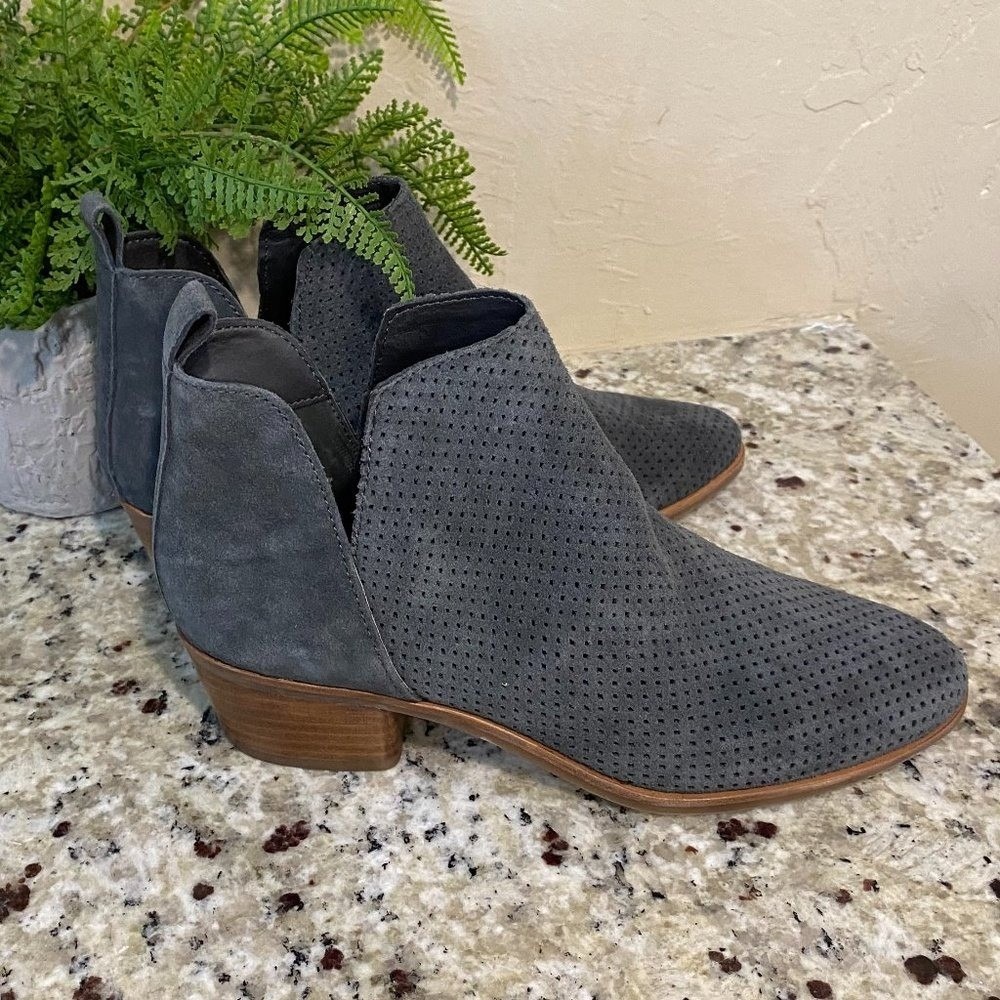 Dolce Vita Womens Dark Grey Perforated Suede Ankle Booties Pointed Toe